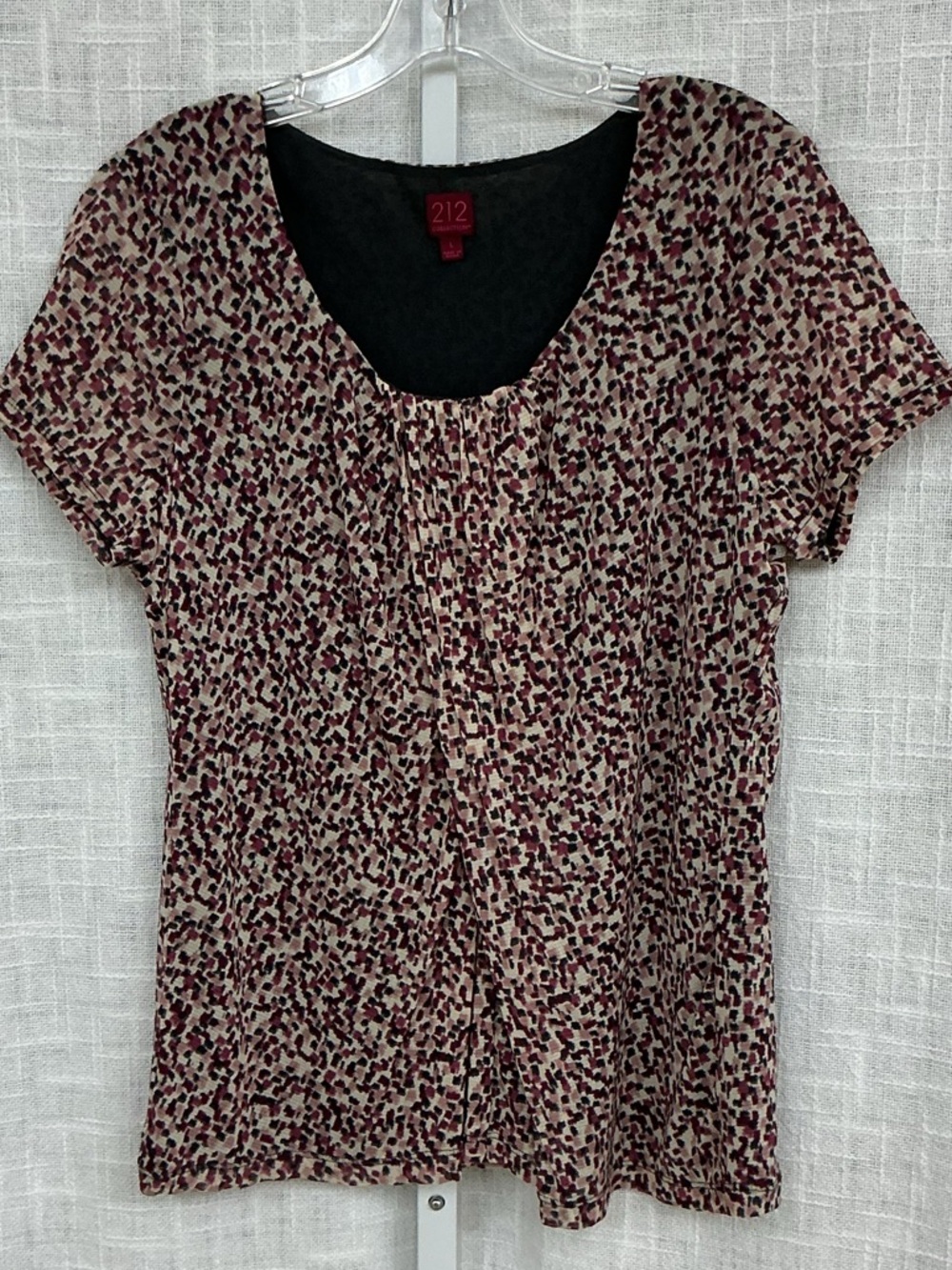 212 Collection Short Sleeve Scoop Neck Top in Burgundy and Cream Micro Dot Print